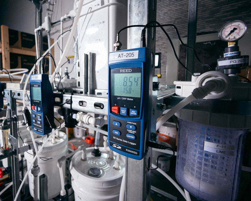 The CURALyte clinker production process starts with electrolysis, which separates the calcium ions and carbon dioxide in limestone or alternative, calcium-rich feedstocks.